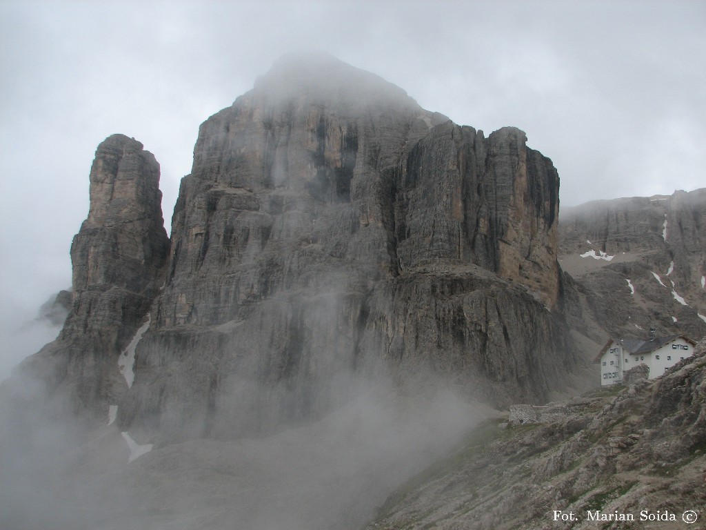 Cima Pisciadu spod schroniska Pisciadu