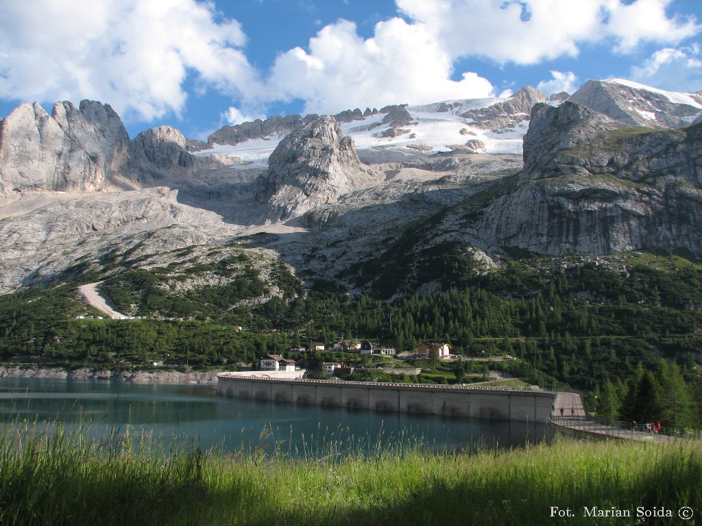 Marmolada z nad tamy na przełęczy Fedaia