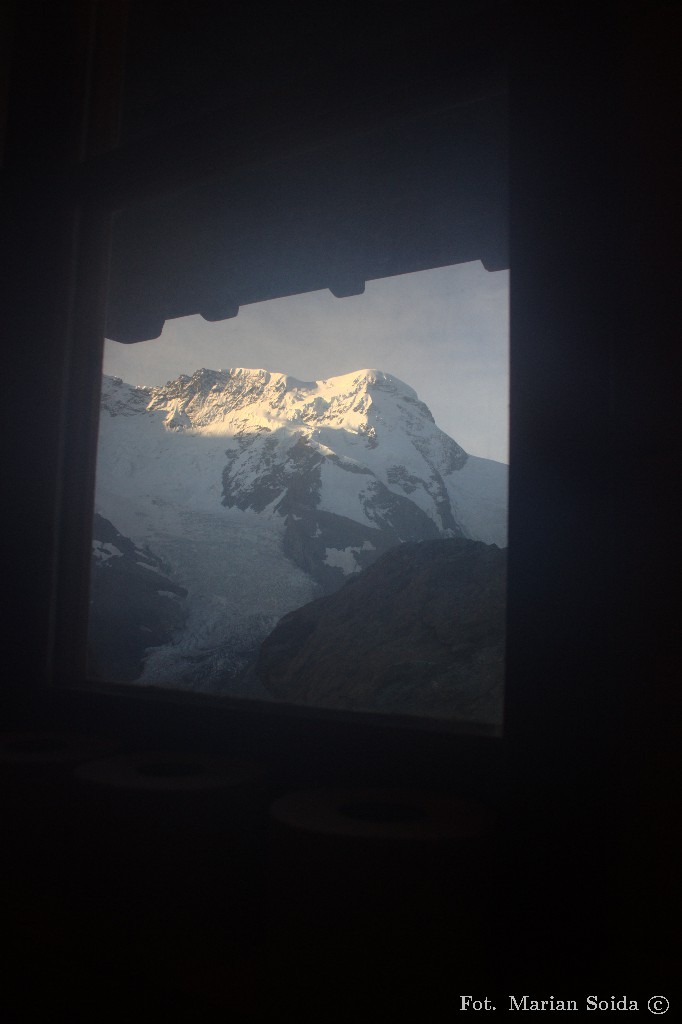 Breithorn z okna WC na Rotenboden