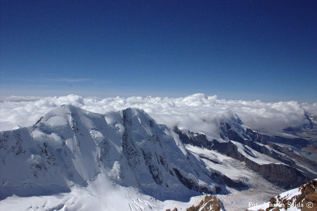 Liskamm i reszta w chmurach z Dufourspitze