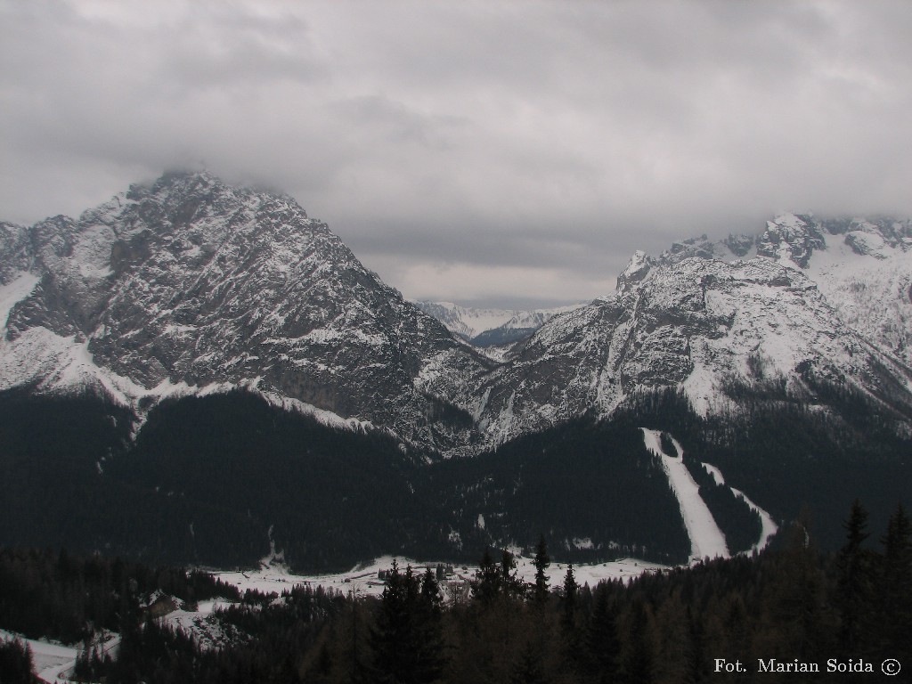 Monte Siera i Creton di Clap Grande z nartostrady pod Monte Ferro