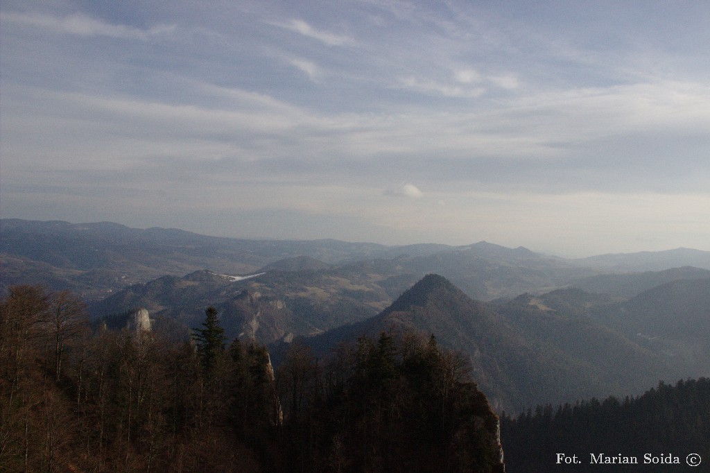 Widok na Małe Pieniny z Okrąglicy