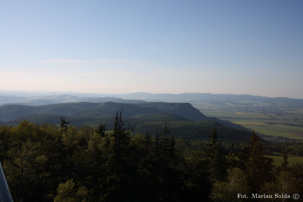 Szczeliniec Wielki - widok na Góry Sowie