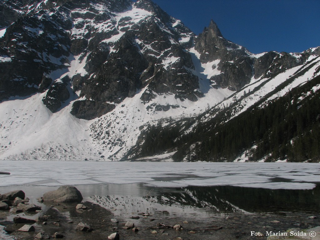 Morskie Oko i Mnich z mostku nad Rybim Potokiem