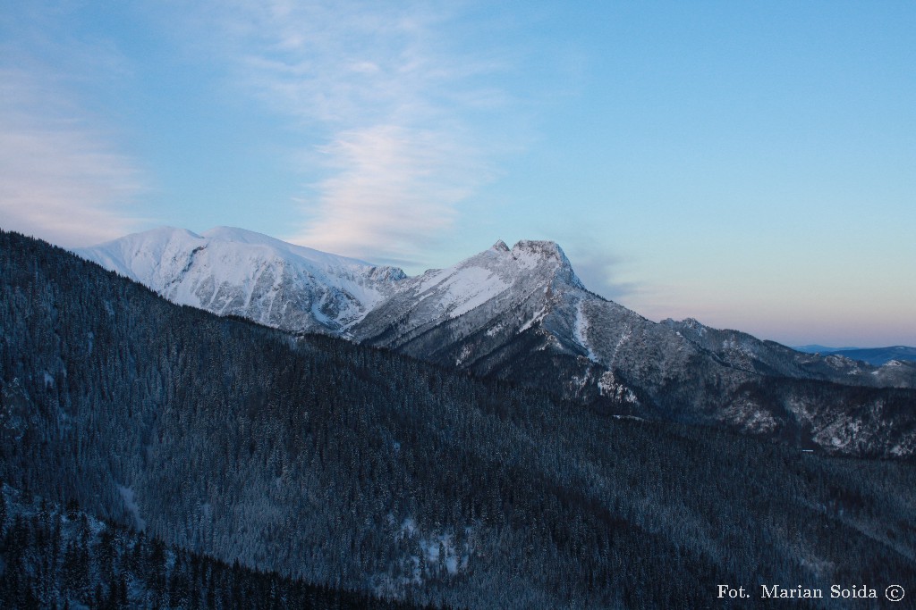 Czerwone Wierchy i Giewont spod Przełęczy Międzykopy