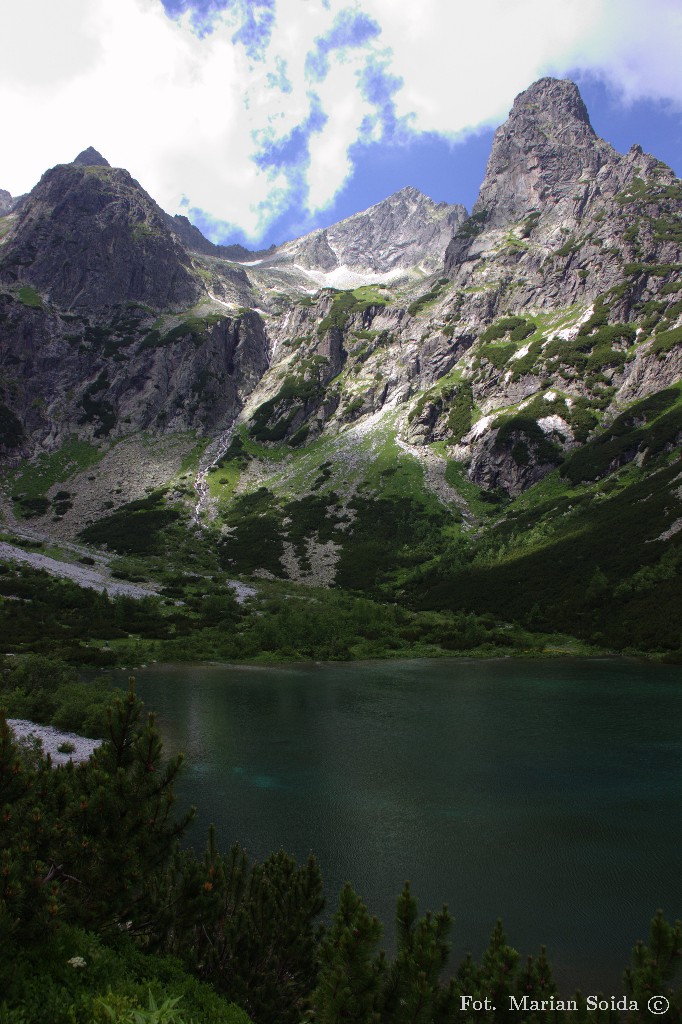 Jastrzębia Turnia nad Zielonym Stawem Kieżmarskim