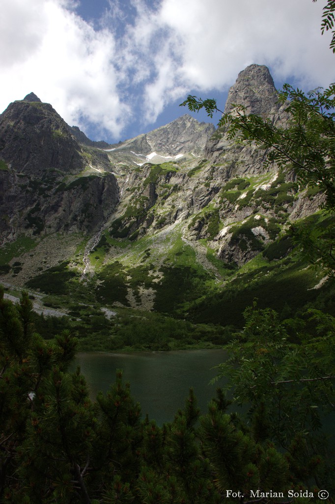 Jastrzębia Turnia nad Zielonym Stawem Kieżmarskim